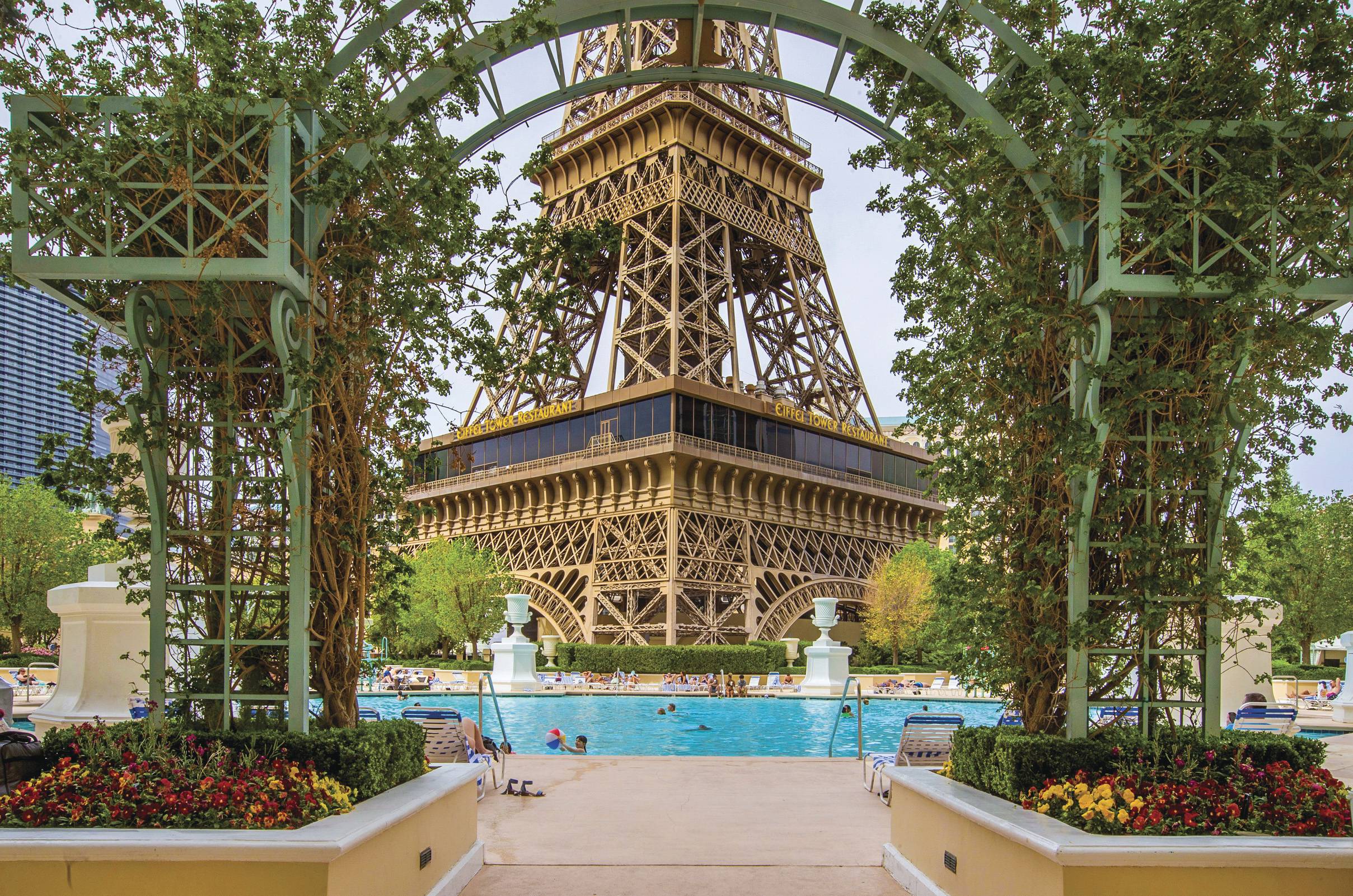 Foto de Paris Las Vegas Hotel & Casino, Paradise: Paris Hotel Pool