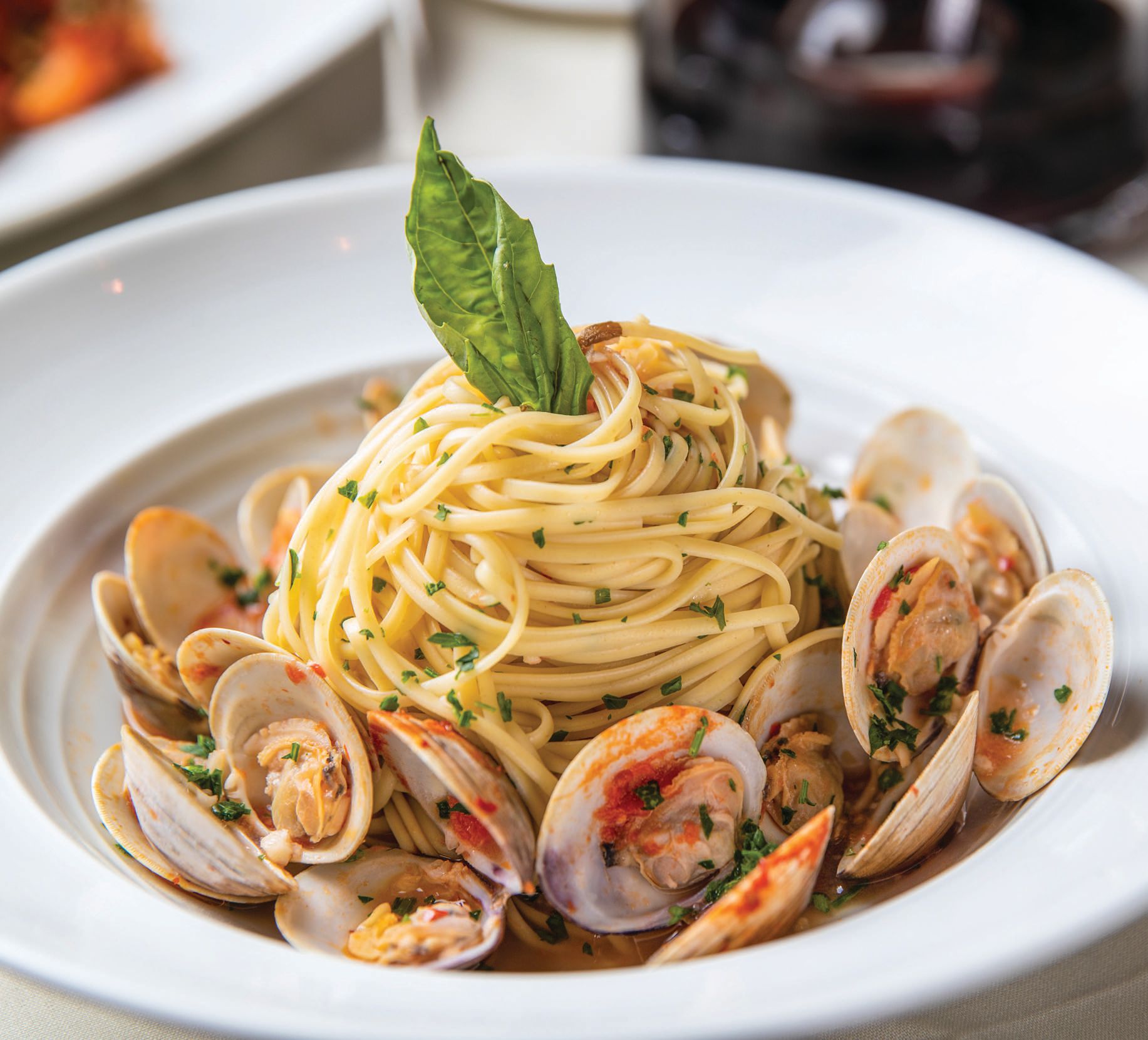 Piero’s linguine and clams features middleneck clams, white wine, garlic and a red or white broth. PHOTO BY TONY TRAN