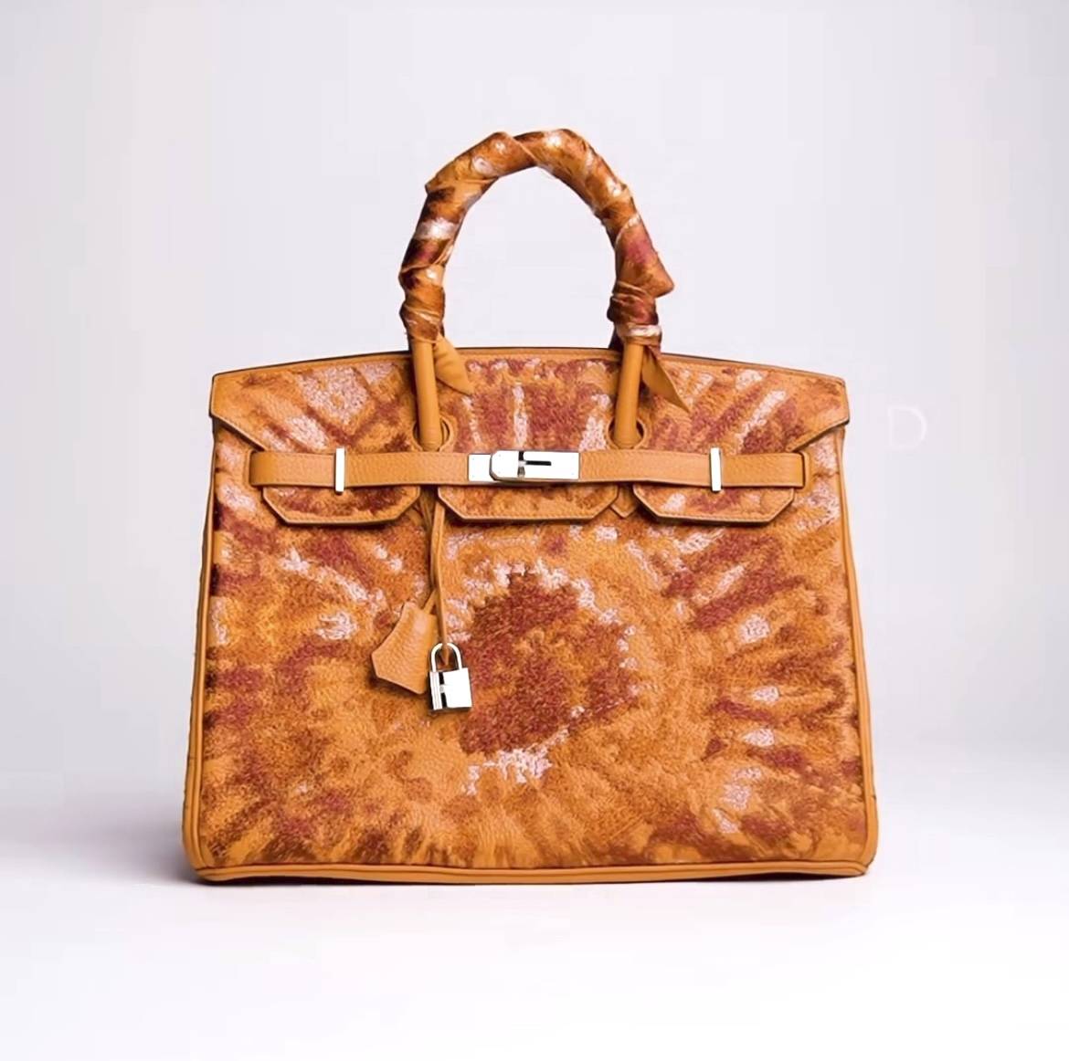 Kylie Jenner Personally-Owned Custom Hermès Birkin Bag Is For Sale At  Resorts World Las Vegas